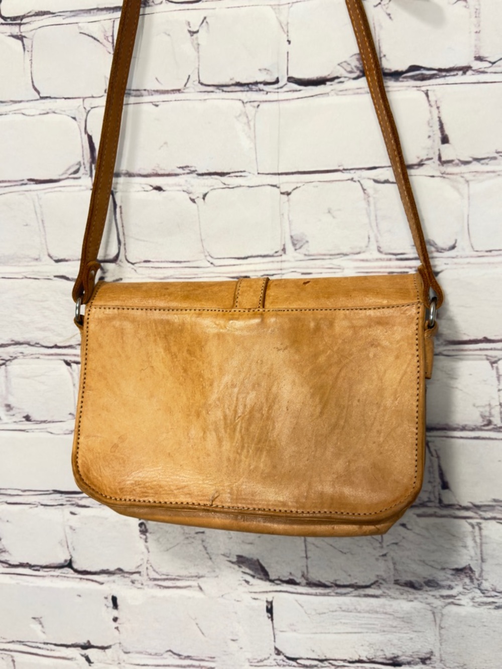 VINTAGE AMERICAN WEST LEATHER TOOLED BUCKLE DETAIL SHOULDERS CROSSBODY BAG TAN - Picture 15 of 15